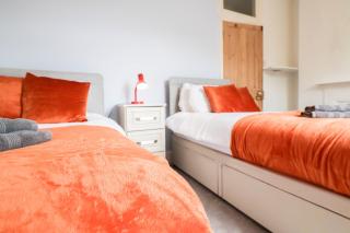 Bright 4-Bed Home ! Free Wi-Fi Included - Portsmouth - 3