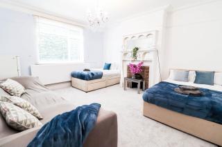 NEWLY REDECORATED 4 Bedroom House! FREE WIFI! - Portsmouth - 1