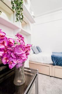 NEWLY REDECORATED 4 Bedroom House! FREE WIFI! - Portsmouth - 4