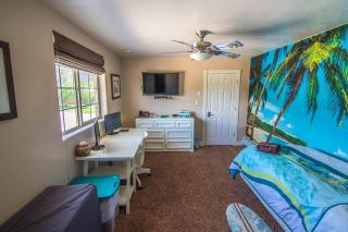 Tacit Shadow Resort Paradise Deluxe Suite, Gym, Coffee Bar, Hot-Tub, Free Laundry, Food Available - Parowan - 9