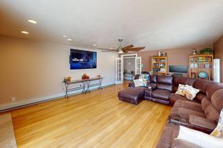 Tacit Shadow Resort Paradise Deluxe Suite, Gym, Coffee Bar, Hot-Tub, Free Laundry, Food Available - 4