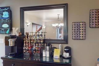Tacit Shadow Resort Paradise Deluxe Suite, Gym, Coffee Bar, Hot-Tub, Free Laundry, Food Available - 2