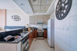 JVC Studio Rooftop Pool & Gym Golf Course View - Dubai - 5