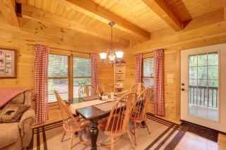 Private Cabin on 2 Acres Hot Tub, 10 Mi to Boone! - Stony Fork - 6