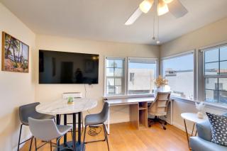 Walk to Sand and Surf - Bright Manhattan Beach Apt! - Manhattan Beach - 9