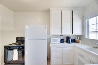 Walk to Sand and Surf - Bright Manhattan Beach Apt! - 2