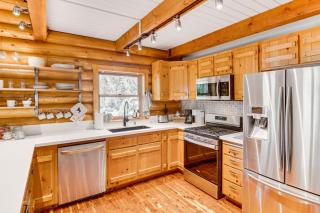 Deck and Pool Access Pine Mountain Club Cabin! - Pine Mountain Club - 7