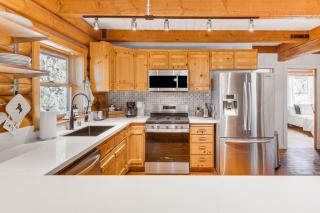 Deck and Pool Access Pine Mountain Club Cabin! - Pine Mountain Club - 3