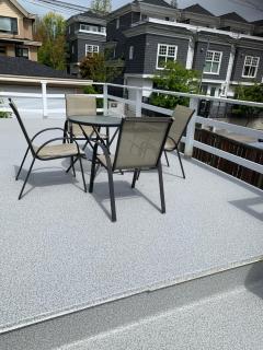 A special deal ending soon, ONLY 99 dollars a night!! Vancouver West near YVR airport - Vancouver - 6