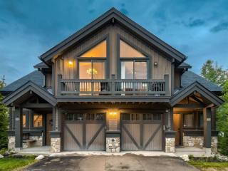 Luxury Ski In, Ski Out 3 Bedroom Townhome At The Snowflake Lift - Saddlewood Townhomes - 0