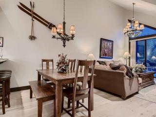 Luxury Ski In, Ski Out 3 Bedroom Townhome At The Snowflake Lift - Saddlewood Townhomes - 5