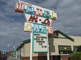 Hi-Lo Motel, Cafe and RV Park - Weed - 8