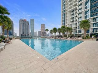 Aliving Stylish Studio at DAMAC Prive with Balcony and Partial Burj Khalifa View-1315 - Dubai - 3