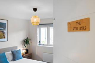 Luxury House with a Hot Tub book on Air Bee and Bee - North Berwick - 4