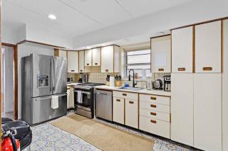 1 Block to Beach - 8BR 5BA Modern Historic Home - 4
