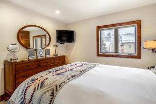 Ski In, Ski Out 1 Bedroom Condo At The Eagle Bahn Gondola - 1