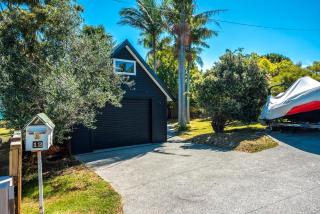 Picnic Bay Vista, Waiheke - Putaki Bay - 1