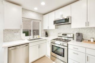 Upgraded Henderson Home with Tranquil Water Garden - Las Vegas - 3