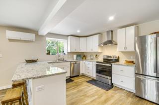 Waterfront Escape in Cub Run with Deck and Hot Tub! - Cub Run - 3