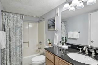 Condo on the Beach- walk to restaurants, shops and activities. - Gulf Shores - 4