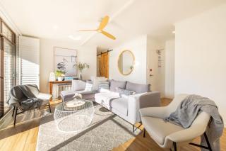 Villa Ellisa 4 beautiful unit with beautiful water views at Little Beach - Nelson Bay - 7