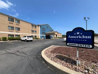 AmericInn by Wyndham Glendale Milwaukee - Glendale - 5