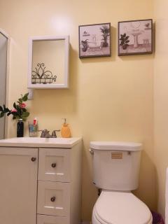 private & Quiet unit D Bed & bath - 1