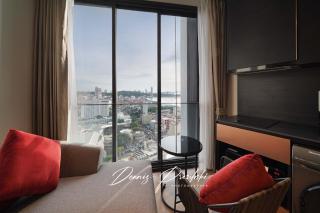 Luxury Edge Seaview Apartment - 2