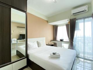 Cozy Studio at 20th Floor Grand Dhika City Apartment By Travelio - Bekasi - 9
