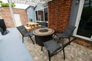 Entire home, Pool, Free Parking, WiFi, Family Neighborhood! - 6