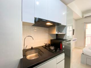 Nice and Cozy Studio at Transpark Juanda Bekasi Timur Apartment By Travelio - Bekasi - 3