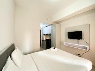 Nice and Cozy Studio at Transpark Juanda Bekasi Timur Apartment By Travelio - Bekasi - 8