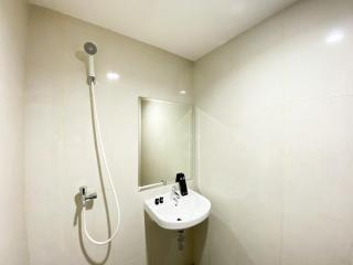 Homey and Cozy Stay Studio Gateway Park LRT City Bekasi Apartment By Travelio - Bekasi - 1