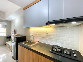 Homey and Cozy Stay Studio Gateway Park LRT City Bekasi Apartment By Travelio - Bekasi - 2