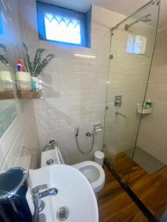 The Bougainvillea Cottage - Private 2BR Farm-Stay with Hill and Orchard Views - 2