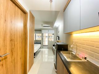 Simply Studio Room Gateway Park LRT City Jatibening Apartment By Travelio - 1