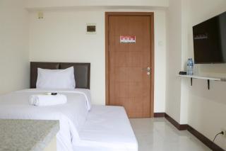 Simple and Enjoy Living Studio Room at Cinere Resort Apartment By Travelio - 8