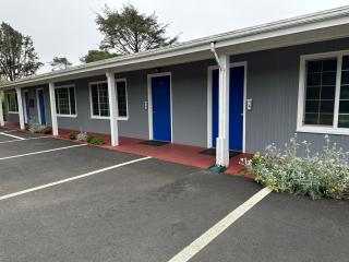 Tillicum Beach Motel - Formerly Deane's Oceanfront Lodge - 5