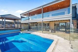 Absolute Oceanfront Retreat - Mandurah - 1