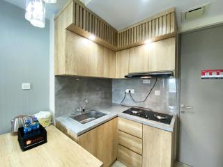 Simply Look and Comfort 1BR Vasanta Innopark Apartment By Travelio - 4