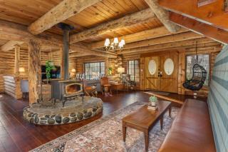 Log Cabin sleeps 20 with hot tub, EV Charger, firepit - Ahwahnee - 8