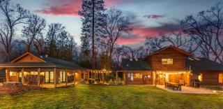 Log Cabin sleeps 20 with hot tub, EV Charger, firepit - Ahwahnee - 3