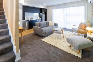 Relax in Designer Luxury at Central City Townhouse - Christchurch - 5