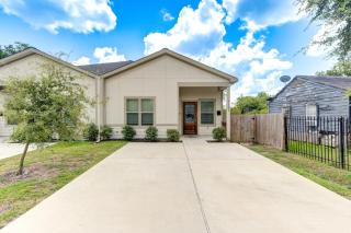 King size bed 3BR , cozy living room spacious luxurious Home Houston - Houston - 0
