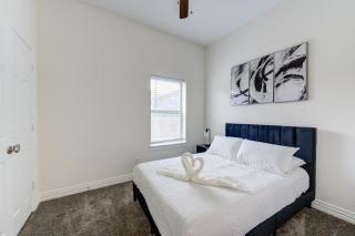 King size bed 3BR , cozy living room spacious luxurious Home Houston - Houston - 1