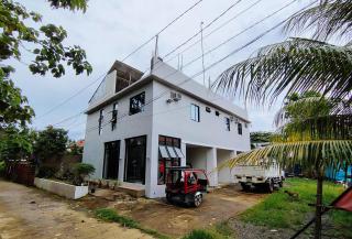 RedDoorz at Elton Guesthouse - 9