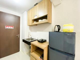 Chic and Cozy Studio Apartment at Transpark Juanda Bekasi By Travelio - Bekasi - 3