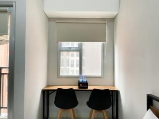 Chic and Cozy Studio Apartment at Transpark Juanda Bekasi By Travelio - Bekasi - 6