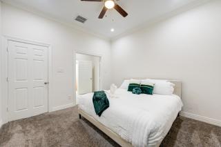 King size bed 3BR , cozy living room spacious luxurious Home Houston - Houston - 5