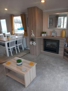 Nadia's Lodge Smart TV & Wi-Fi - 8